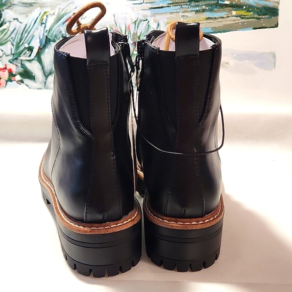 WOMANS WINTER BOOTS LACE UP, MINKY FUR ON TONGUE. SIZE 7 1/2. COLOR BLACK - Picture 3 of 12